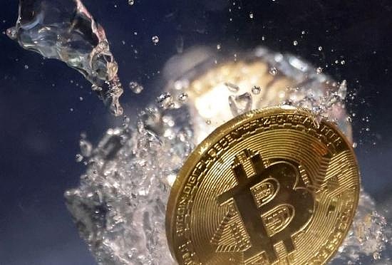 比特币再创新高！44000美元大关被突破，市场迎来狂欢时刻